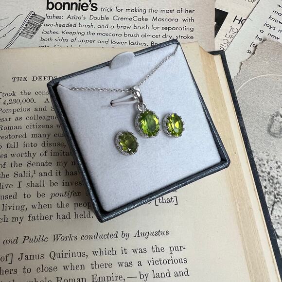 NEW Sterling Silver 925 Green Peridot Oval Necklace & Stud Earring Jewelry Set - Picture 3 of 9